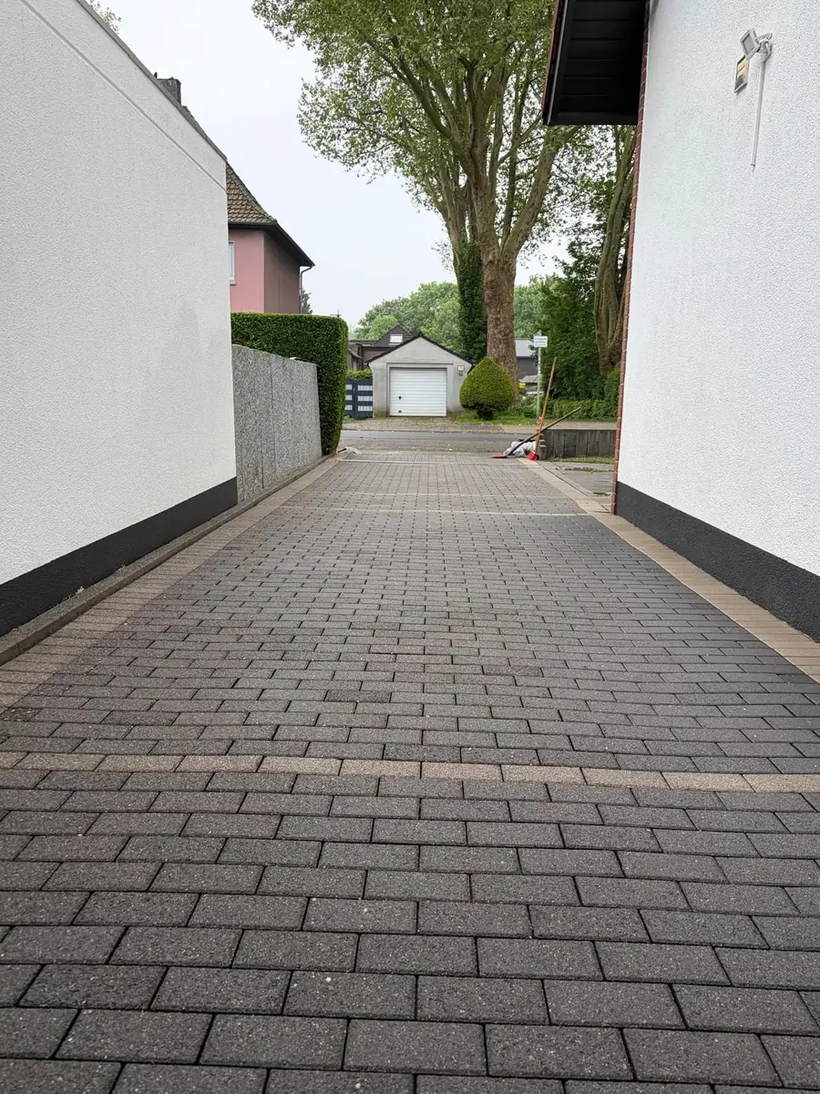 Hofzufahrt in Essen — nach der Reinigung